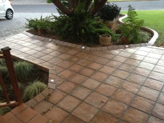 Cobble edging with solar lights Cobble edging with solar lights